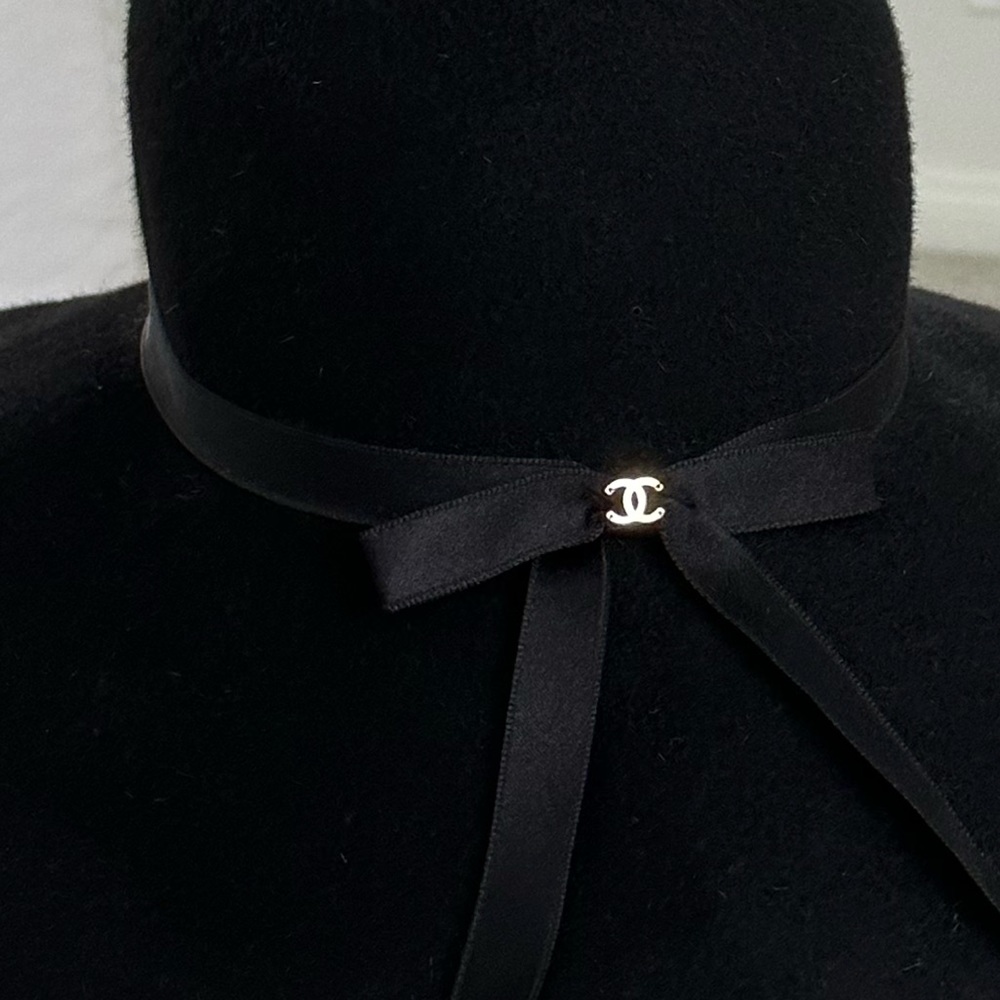 CHANEL Black Wide-Brim Hat with Bow - Picture 4 of 5